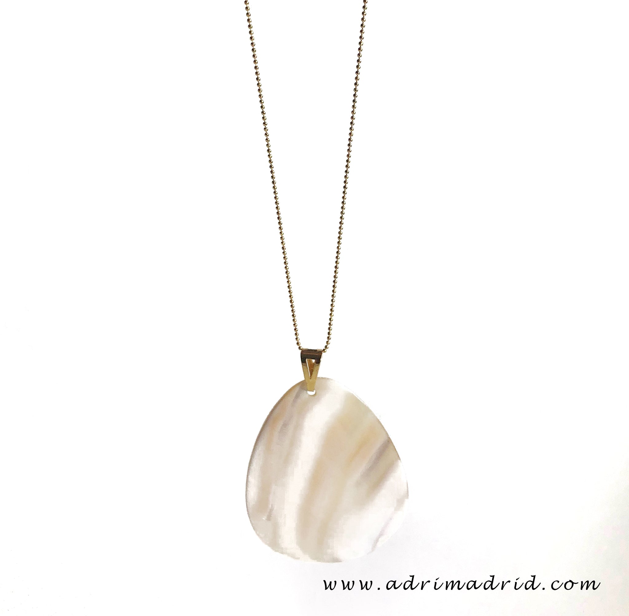 Mother of Pearl Oval-Pendant
