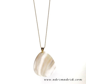 Mother of Pearl Oval-Pendant