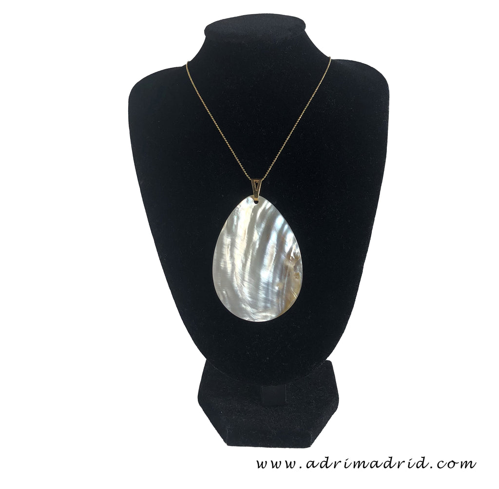 Mother of Pearl Oval-Pendant